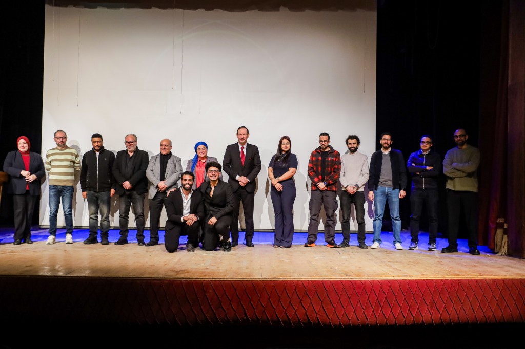 بالصور.. تكريم مصطفي غريب وأيمن الشيوي في افتتاح مهرجان المسرح العالمي 41