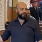 الفنان حاتم صلاح يتلقي واجب العزاء في وفاة والده بحضور كبير لنجوم الفن والاعلام