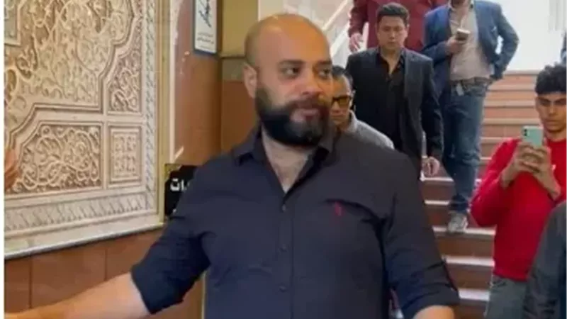 الفنان حاتم صلاح يتلقي واجب العزاء في وفاة والده بحضور كبير لنجوم الفن والاعلام