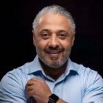 الفنان محمود الخياط يعود للساحة الفنية بأغنية عيونك رحلة أيامي