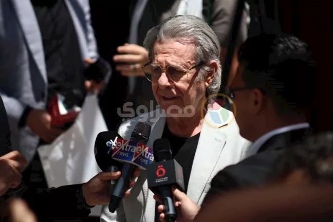 هاني شاكر ملفوف بعلم مصر وحشد كبير من النجوم والمحبين بالحزن والدموع
