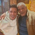 نجم المهرجانات حمو بيكا يتلقي واجب العزاء في وفاة والده بالاسكندريه