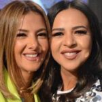 دنيا سمير غانم وشقيقتها إيمي علي خشبة المسرح