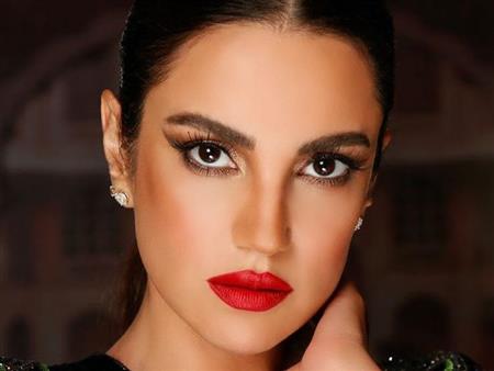 الفنانة التونسية درة تعود للدراما وتروج لفيلم الست لما