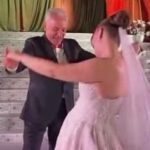 الفنان محمود حميدة يحتفل بزفاف ابنته بالرقص والغناء